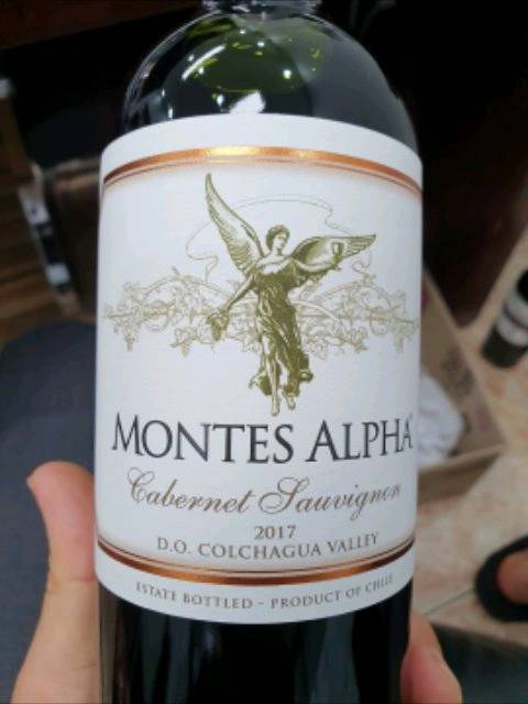 Montes Alpha Cabernet Sauvignon 2017 bottle — my own photo, 2019.12