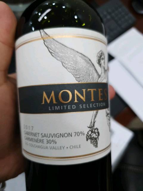 Montes Limited Selection Cabernet Sauvignon–Carmenère 2017 bottle — my own photo, 2019.12